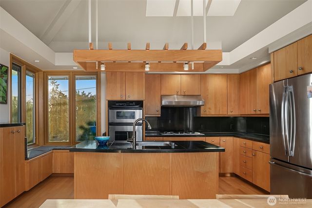 2337 NW 194th Place, Shoreline, WA 98177