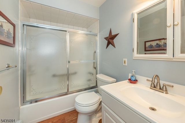 1 Aspen Rd, Ringwood Boro, NJ 07456