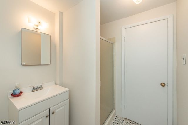1 Aspen Rd, Ringwood Boro, NJ 07456