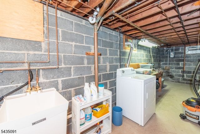 1 Aspen Rd, Ringwood Boro, NJ 07456
