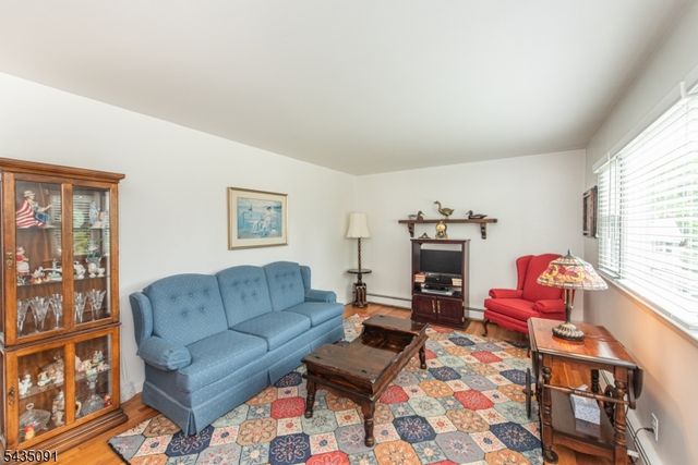 1 Aspen Rd, Ringwood Boro, NJ 07456