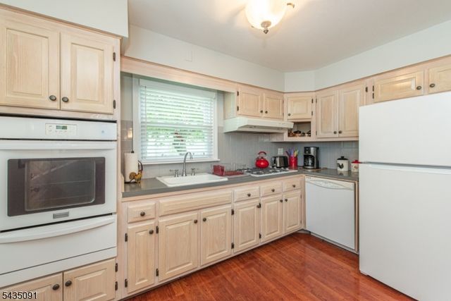 1 Aspen Rd, Ringwood Boro, NJ 07456