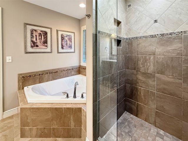 4385 STONE CREEK Drive, Erie, PA 16506