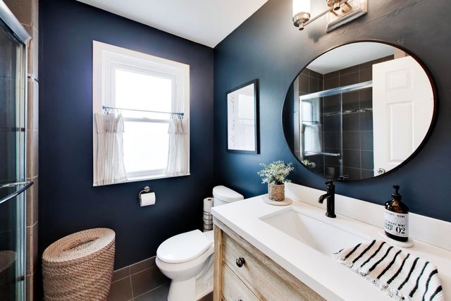 5005 N Rutherford Avenue, Chicago, IL 60656