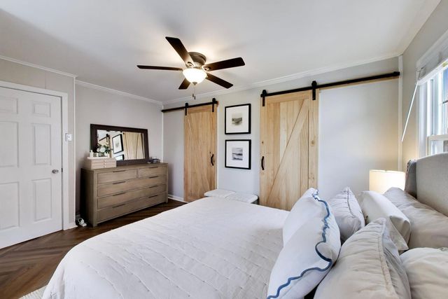 5005 N Rutherford Avenue, Chicago, IL 60656