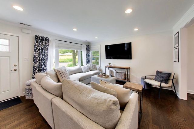 5005 N Rutherford Avenue, Chicago, IL 60656