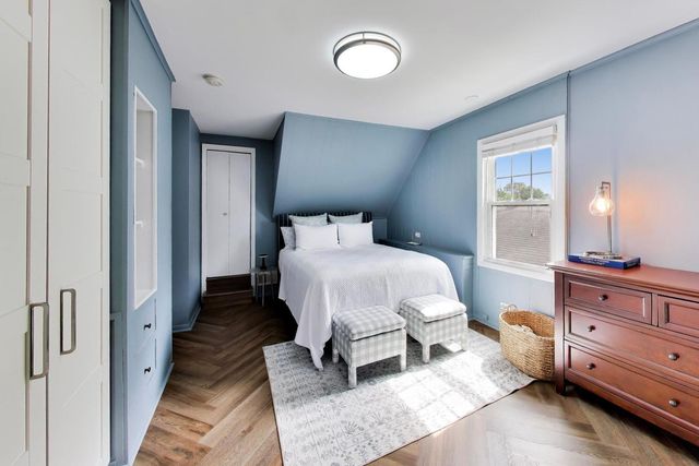 5005 N Rutherford Avenue, Chicago, IL 60656