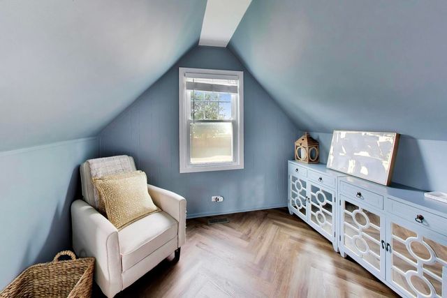 5005 N Rutherford Avenue, Chicago, IL 60656