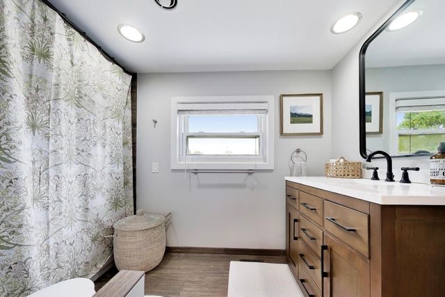 5005 N Rutherford Avenue, Chicago, IL 60656