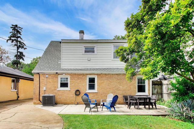 5005 N Rutherford Avenue, Chicago, IL 60656