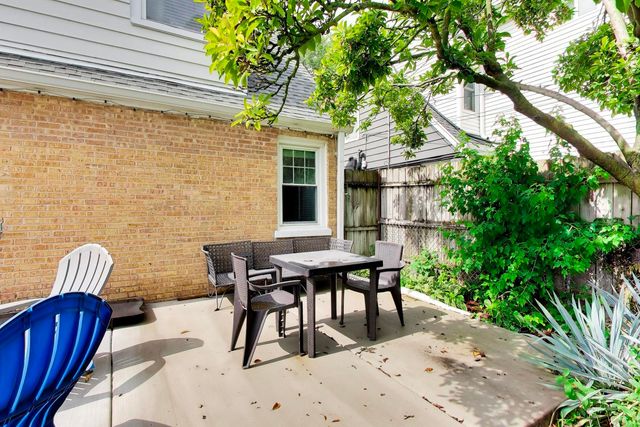 5005 N Rutherford Avenue, Chicago, IL 60656