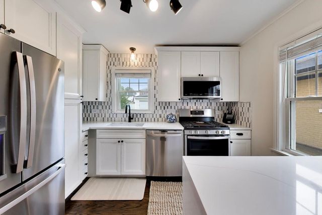 5005 N Rutherford Avenue, Chicago, IL 60656