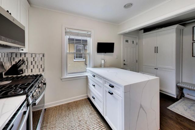 5005 N Rutherford Avenue, Chicago, IL 60656