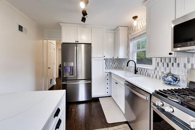5005 N Rutherford Avenue, Chicago, IL 60656