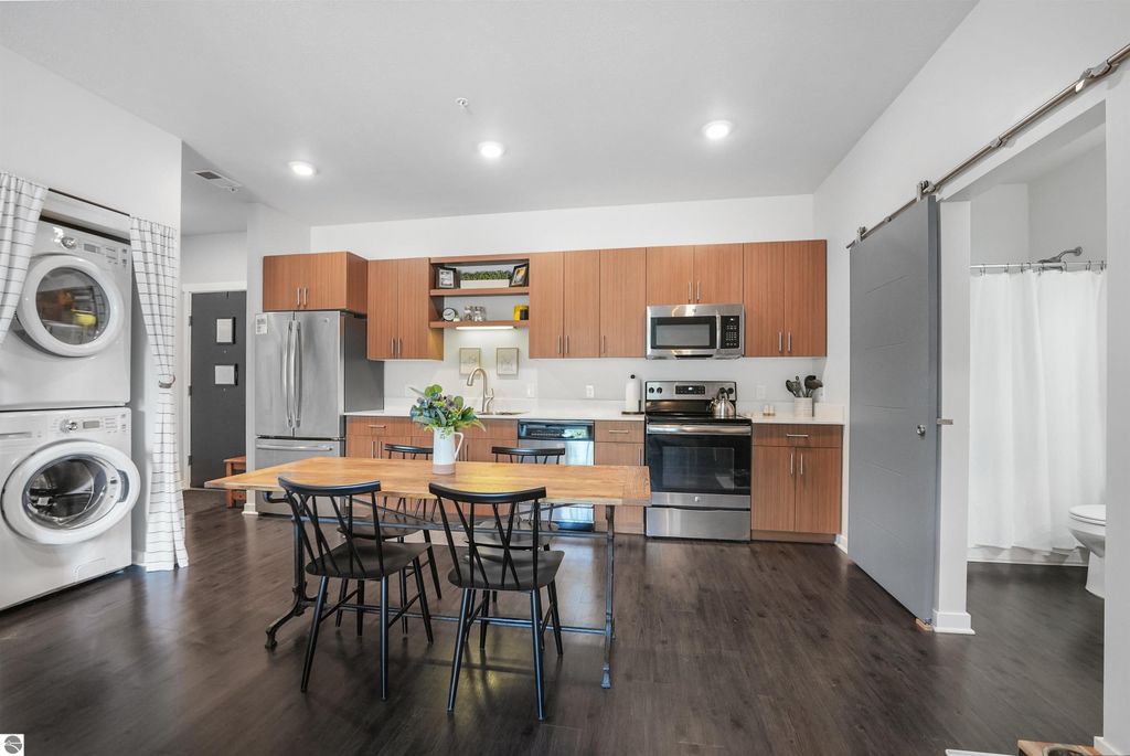 Image 3 of property listing at 630-203 Garfield Avenue, S # 203, Traverse City, MI 49686