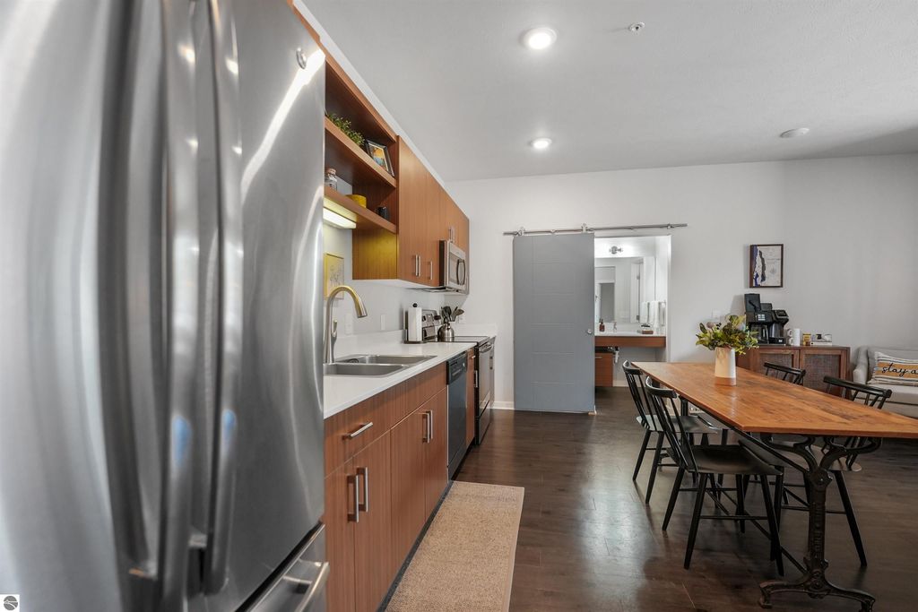 Image 17 of property listing at 630-203 Garfield Avenue, S # 203, Traverse City, MI 49686