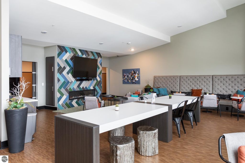 Image 21 of property listing at 630-203 Garfield Avenue, S # 203, Traverse City, MI 49686