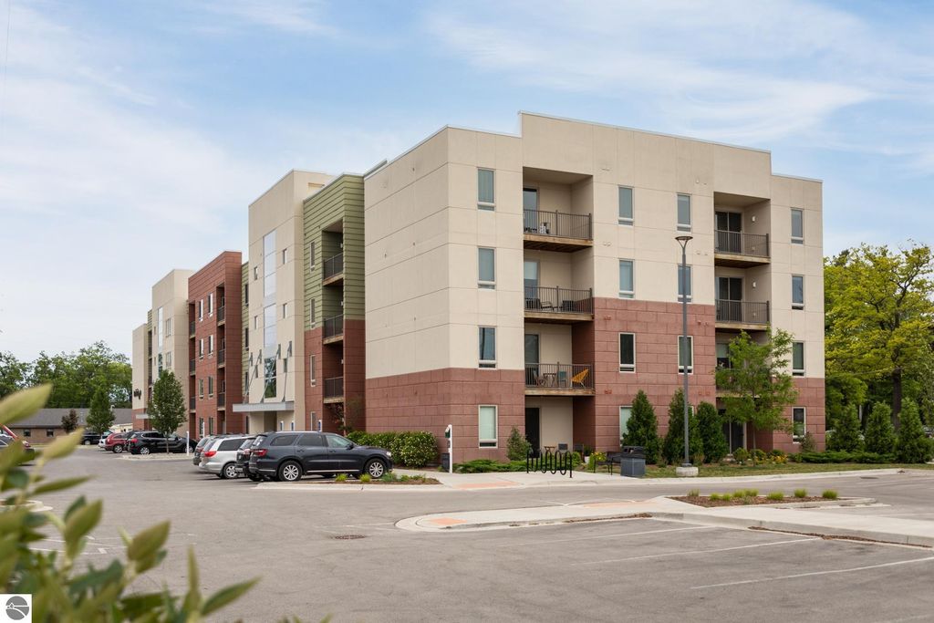 Image 23 of property listing at 630-203 Garfield Avenue, S # 203, Traverse City, MI 49686