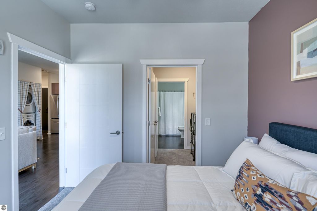 Image 7 of property listing at 630-203 Garfield Avenue, S # 203, Traverse City, MI 49686