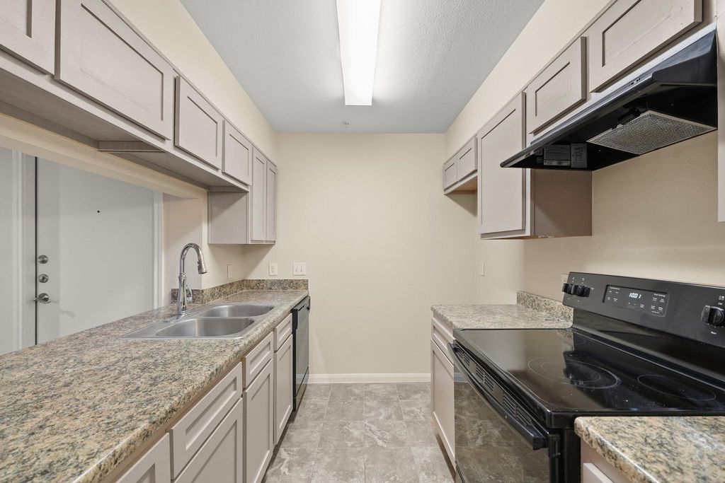 8415 Hearth Drive 06, Houston, TX 77054