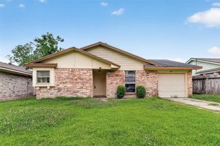 4826 Redfish Reef Drive, Bacliff, TX 77518