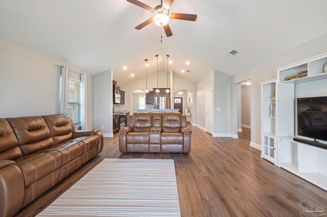 5726 Dunridge Dr, Pace, FL 32571