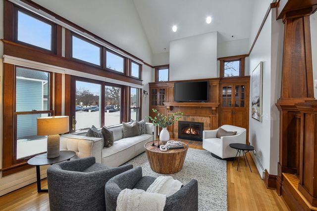 223 N Ellsworth Street, Naperville, IL 60540