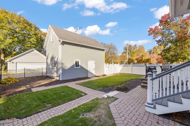 223 N Ellsworth Street, Naperville, IL 60540