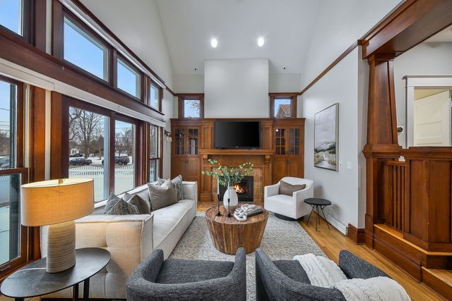 223 N Ellsworth Street, Naperville, IL 60540