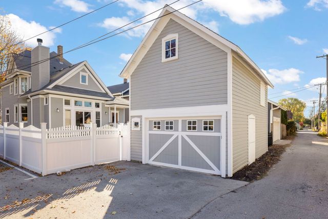 223 N Ellsworth Street, Naperville, IL 60540