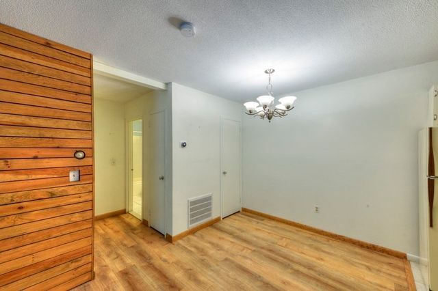 28 Thayer Pond Dr 12, Oxford, MA 01537