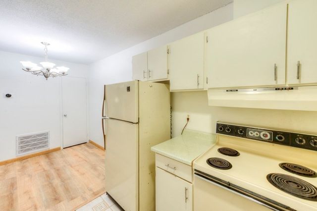 28 Thayer Pond Dr 12, Oxford, MA 01537