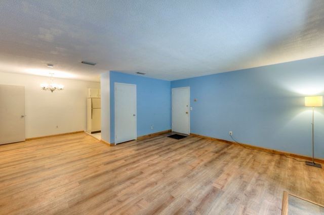 28 Thayer Pond Dr 12, Oxford, MA 01537