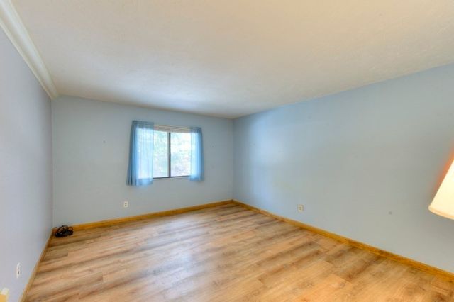 28 Thayer Pond Dr 12, Oxford, MA 01537