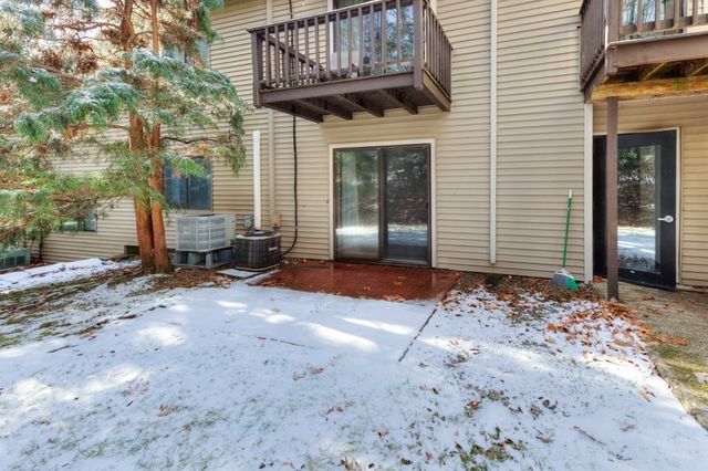 28 Thayer Pond Dr 12, Oxford, MA 01537