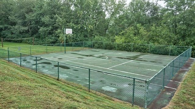 28 Thayer Pond Dr 12, Oxford, MA 01537