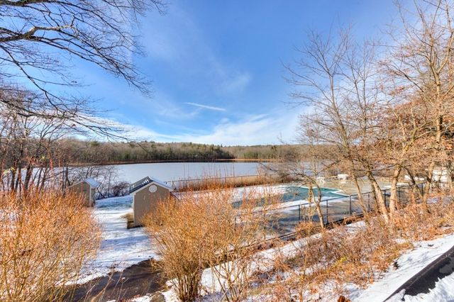 28 Thayer Pond Dr 12, Oxford, MA 01537