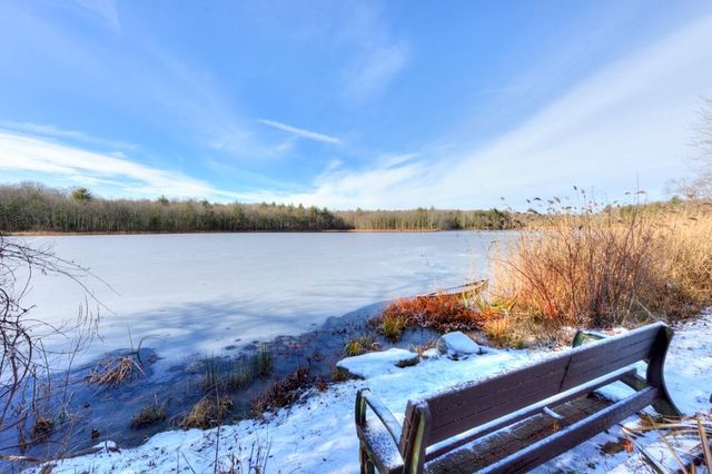 28 Thayer Pond Dr 12, Oxford, MA 01537