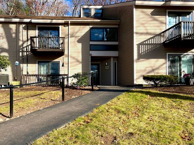 28 Thayer Pond Dr 12, Oxford, MA 01537