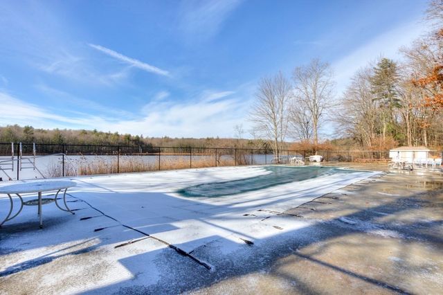 28 Thayer Pond Dr 12, Oxford, MA 01537