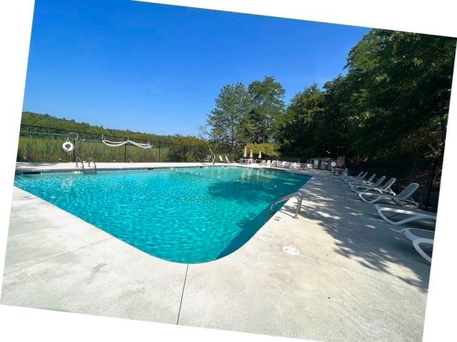 28 Thayer Pond Dr 12, Oxford, MA 01537