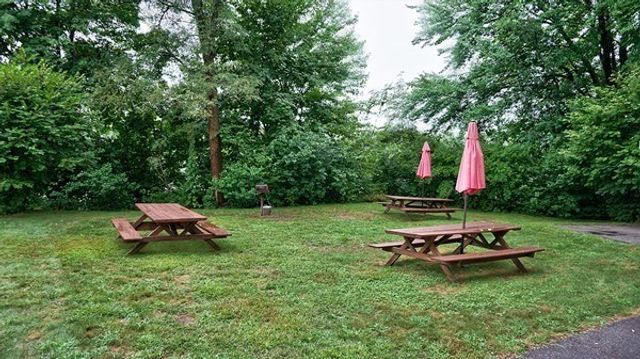 28 Thayer Pond Dr 12, Oxford, MA 01537