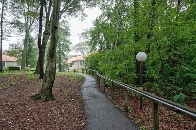 28 Thayer Pond Dr 12, Oxford, MA 01537