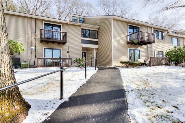 28 Thayer Pond Dr 12, Oxford, MA 01537