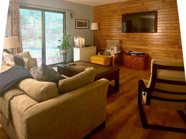 28 Thayer Pond Dr 12, Oxford, MA 01537