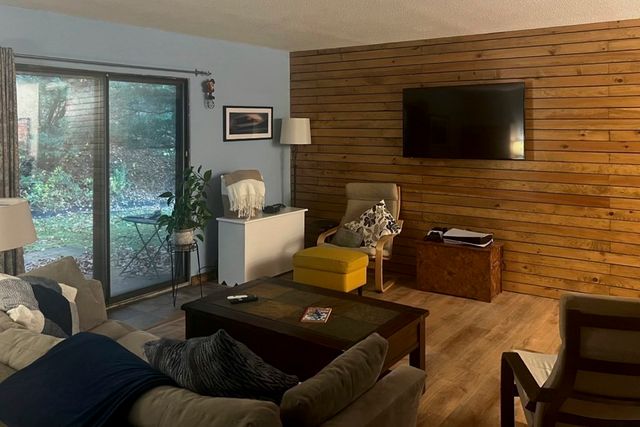 28 Thayer Pond Dr 12, Oxford, MA 01537