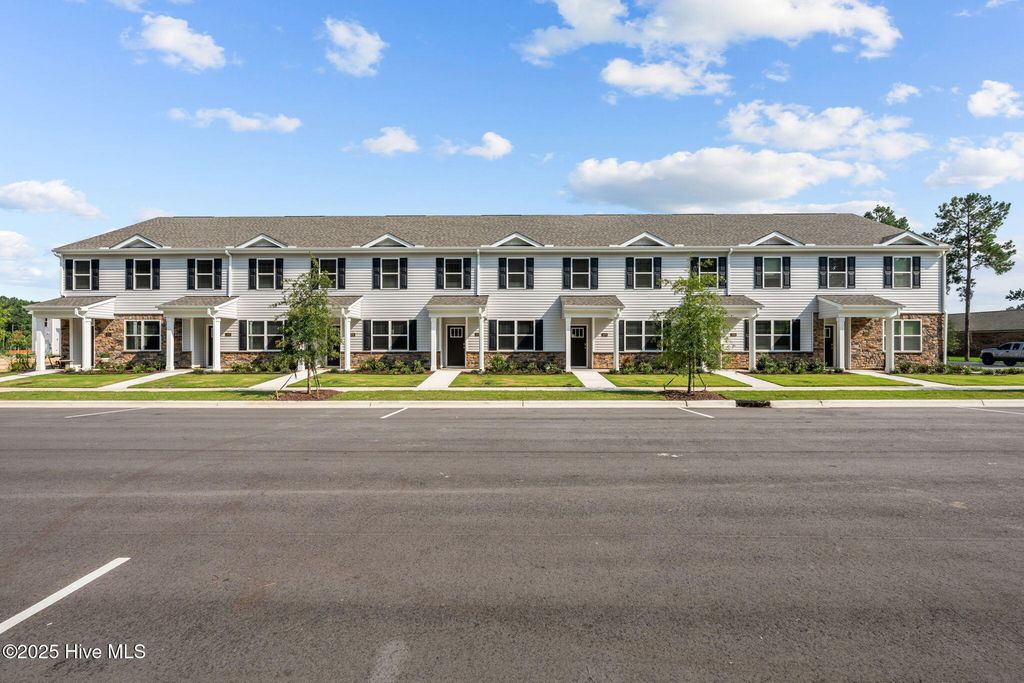 1028 Bayard Wootten Way, New Bern, NC 28562