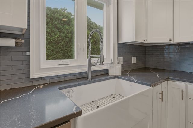18 Waterman Street, Bristol, RI 02809