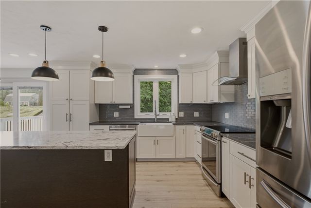 18 Waterman Street, Bristol, RI 02809