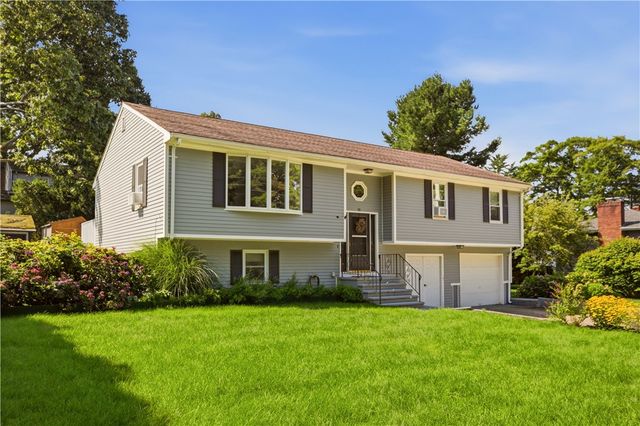 18 Waterman Street, Bristol, RI 02809